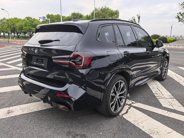 BMW X3 2023 xDrive30i Leading Type M Obsidian Night Suit interior photo 7