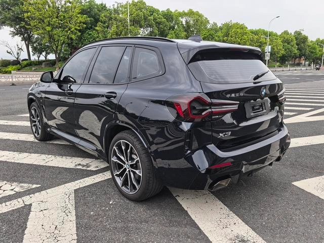 BMW X3 2023 xDrive30i Leading Type M Obsidian Night Suit interior photo 9