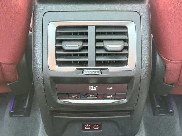 BMW X3 2023 xDrive30i Leading Type M Obsidian Night Suit interior photo 15