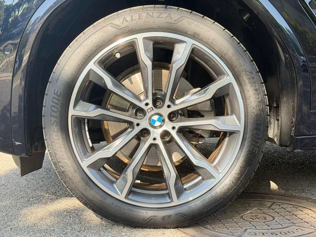 BMW X3 2023 xDrive30i Leading Type M Obsidian Night Suit interior photo 17