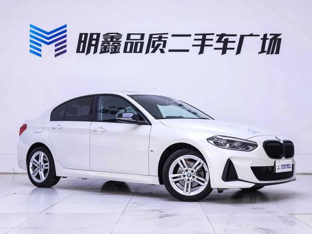 BMW 1 Series 2021 Restyling 120i M Sports Obsidian Night Edition exterior photo 6