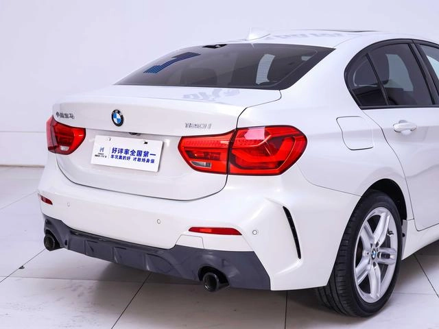 BMW 1 Series 2021 Restyling 120i M Sports Obsidian Night Edition exterior photo 9