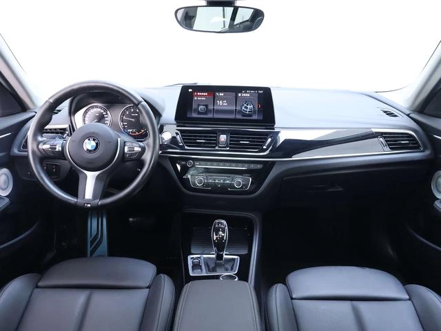 BMW 1 Series 2021 Restyling 120i M Sports Obsidian Night Edition interior photo 14