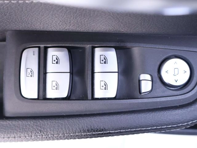 BMW 1 Series 2021 Restyling 120i M Sports Obsidian Night Edition interior photo 18