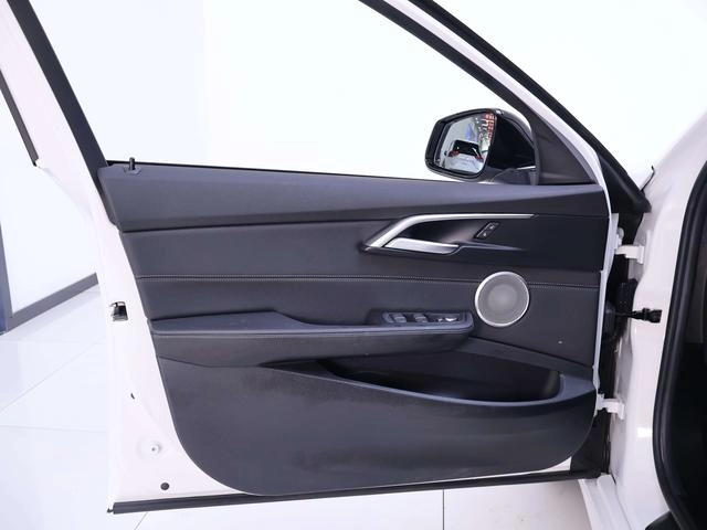 BMW 1 Series 2021 Restyling 120i M Sports Obsidian Night Edition interior photo 19