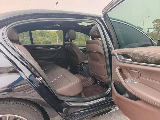 BMW 5 Series 2022 525Li M Sports suit interior photo 10 BMW 5 Series 2022 525Li M Sports suit interior photo 10