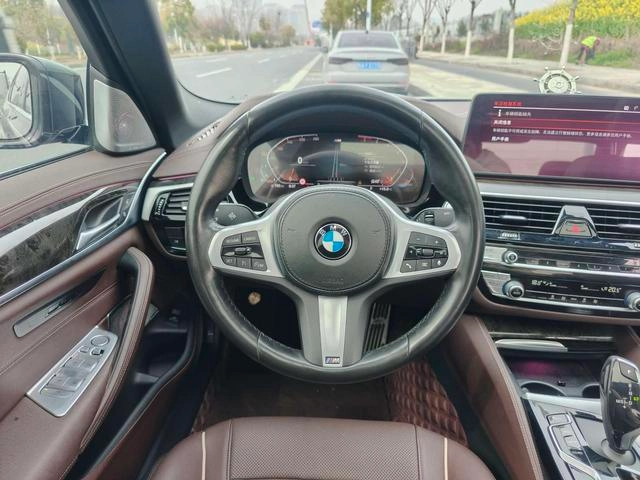 BMW 5 Series 2022 525Li M Sports suit interior photo 13 BMW 5 Series 2022 525Li M Sports suit interior photo 13