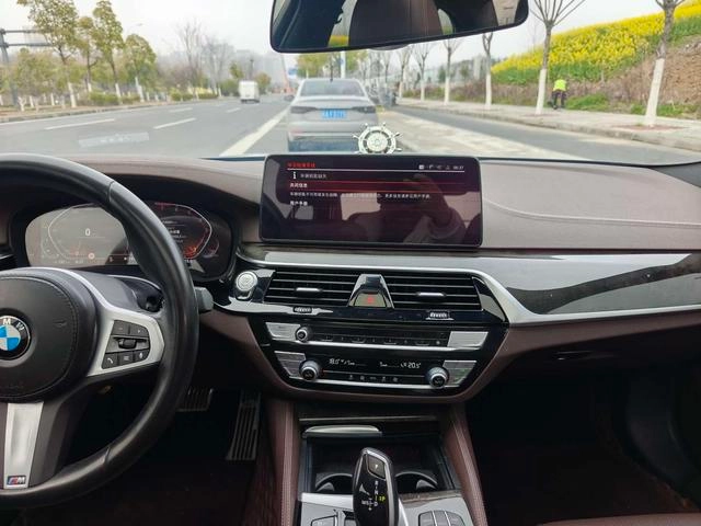 BMW 5 Series 2022 525Li M Sports suit interior photo 14 BMW 5 Series 2022 525Li M Sports suit interior photo 14