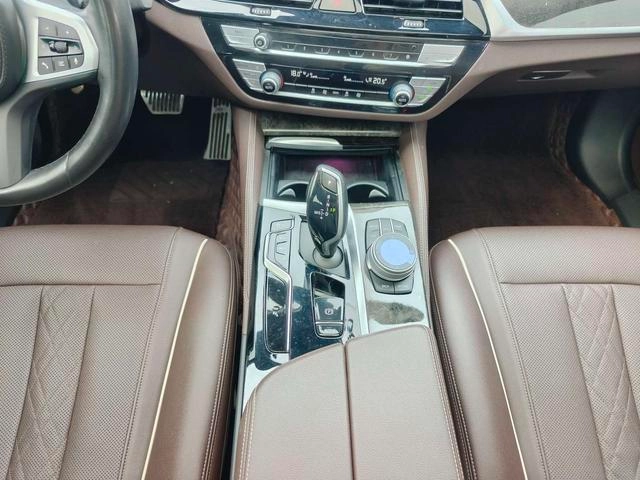 BMW 5 Series 2022 525Li M Sports suit interior photo 15 BMW 5 Series 2022 525Li M Sports suit interior photo 15
