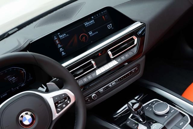 BMW Z4 2023 sDrive 25i M Sports suit interior photo 11 BMW Z4 2023 sDrive 25i M Sports suit interior photo 11