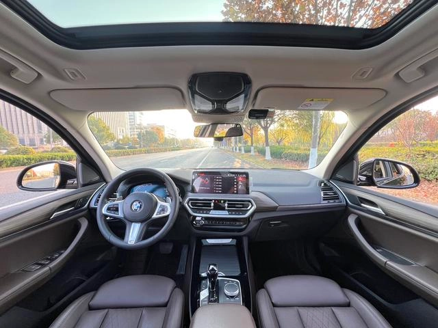 BMW X3 2022 xDrive30i Leading Type M Obsidian Night Suit interior photo 10