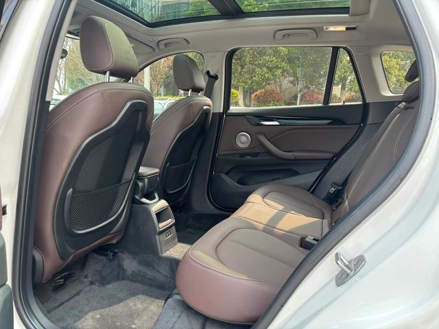BMW X1 2022 sDrive20Li Fashionable interior photo 14