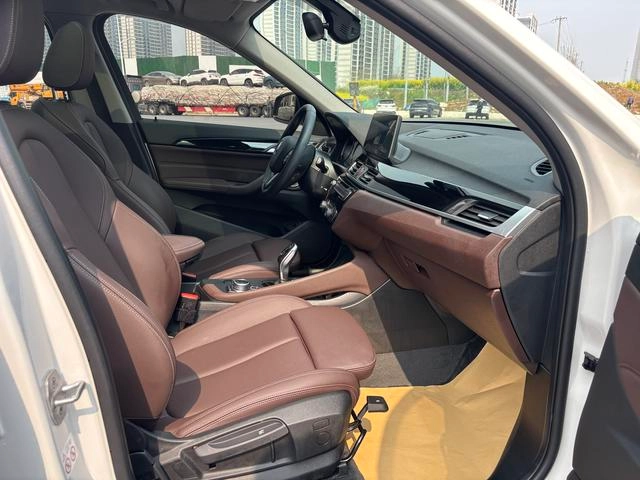 BMW X1 2022 sDrive20Li Fashionable interior photo 16