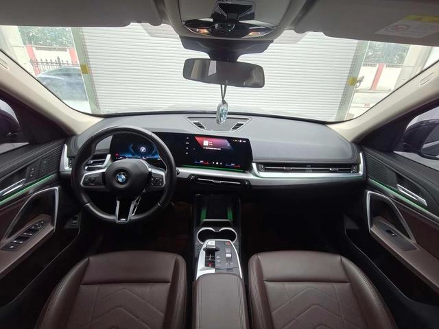 BMW X1 2023 xDrive25Li M Sports suit interior photo 12