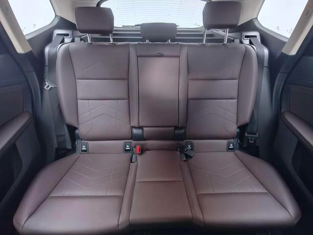 BMW X1 2023 xDrive25Li M Sports suit interior photo 15