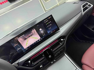BMW 3 Series 2025 325i M Sports suit interior photo 10 BMW 3 Series 2025 325i M Sports suit interior photo 10