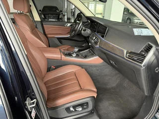 BMW X5 2021 Restyling xDrive40i Premium Class M Sports suit interior photo 11 BMW X5 2021 Restyling xDrive40i Premium Class M Sports suit interior photo 11