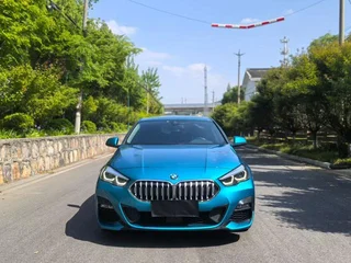 BMW 2 Series 2023 225i Four-door coupe M Sports suit interior photo 7 BMW 2 Series 2023 225i Four-door coupe M Sports suit interior photo 7