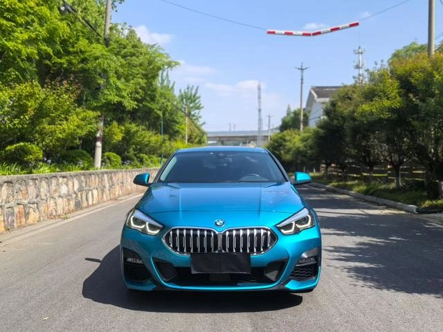 BMW 2 Series 2023 225i Four-door coupe M Sports suit interior photo 7 BMW 2 Series 2023 225i Four-door coupe M Sports suit interior photo 7