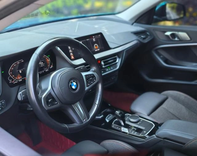 BMW 2 Series 2023 225i Four-door coupe M Sports suit interior photo 9 BMW 2 Series 2023 225i Four-door coupe M Sports suit interior photo 9