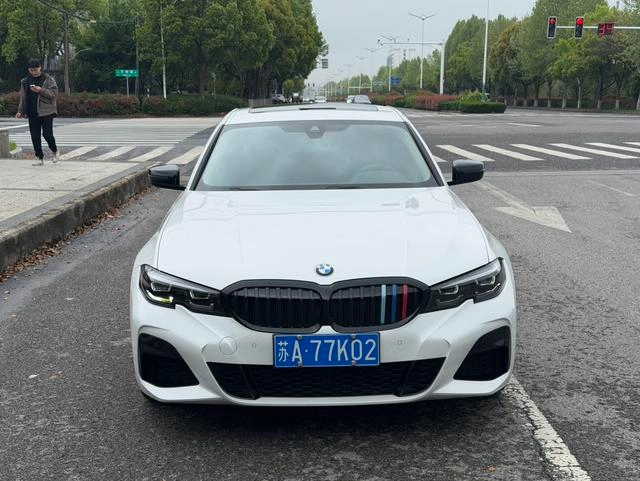 BMW 3 Series 2022 Restyling 325i M Sports Night Suit exterior photo 2