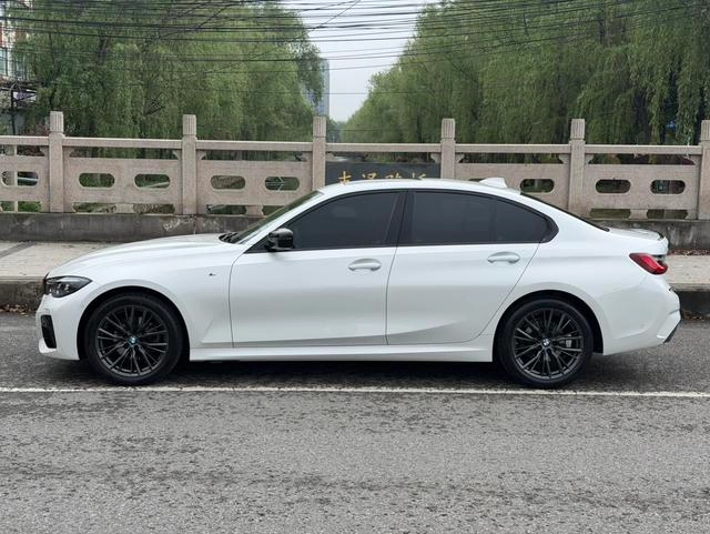 BMW 3 Series 2022 Restyling 325i M Sports Night Suit exterior photo 3