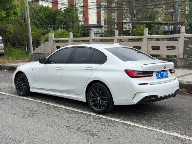 BMW 3 Series 2022 Restyling 325i M Sports Night Suit exterior photo 4