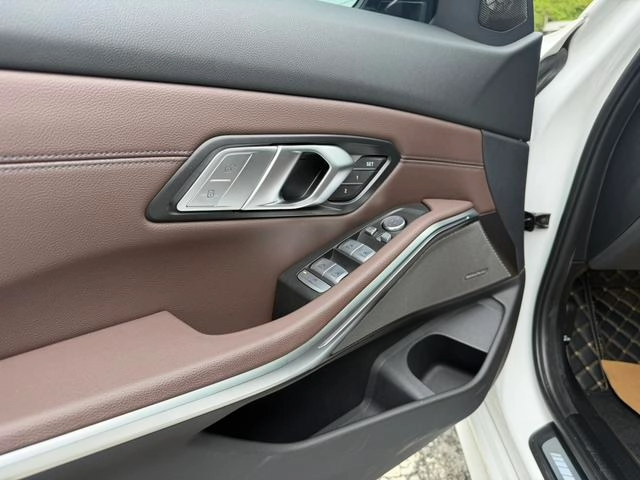 BMW 3 Series 2022 Restyling 325i M Sports Night Suit interior photo 11