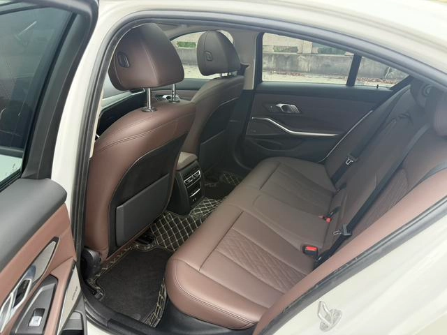 BMW 3 Series 2022 Restyling 325i M Sports Night Suit interior photo 13