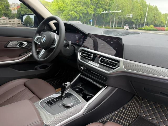 BMW 3 Series 2022 Restyling 325i M Sports Night Suit interior photo 16