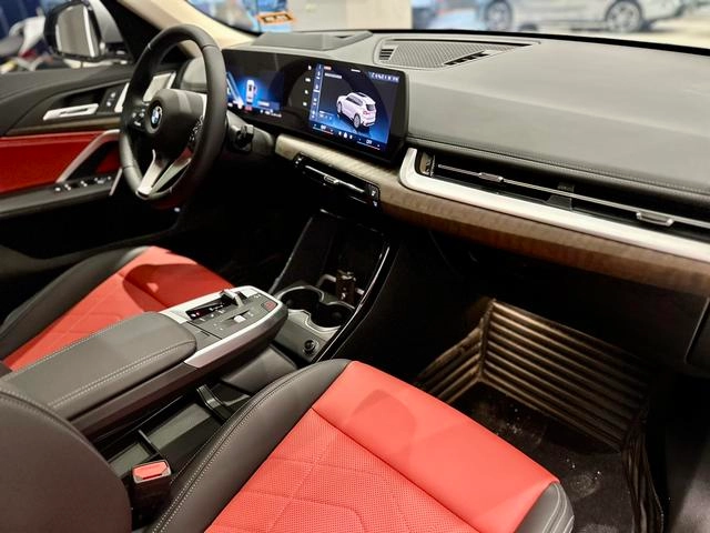 BMW X1 2023 xDrive25Li X Design Suit interior photo 9