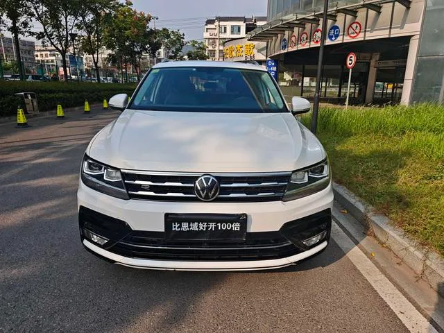 Volkswagen Tiguan L 2021 330TSI Transmission automatique à deux roues motrices R-Line Version de plus en plus extérieur photo 2