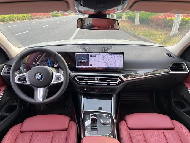 BMW 3 Series 2023 325Li M Sports suit exterior photo 9