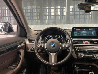 BMW X2 2021 Reforma sDrive25i M Traje todoterreno interior foto 11