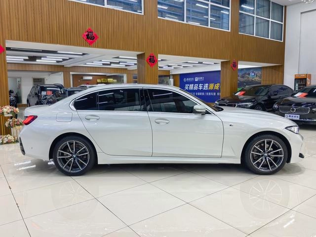 BMW 3 Series 2025 325Li M Ensemble de sport extérieur photo 4 BMW 3 Series 2025 325Li M Ensemble de sport extérieur photo 4