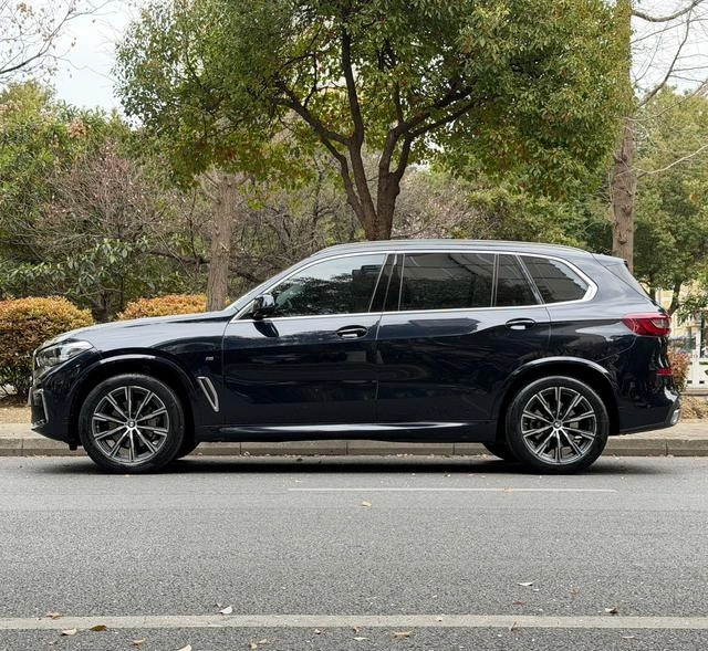 BMW X5 2022 xDrive 30Li M Conjunto deportivo exterior foto 4 BMW X5 2022 xDrive 30Li M Conjunto deportivo exterior foto 4