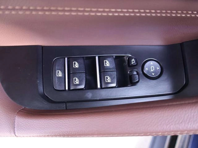 BMW X6 2021 xDrive30i M Sports suit interior photo 18