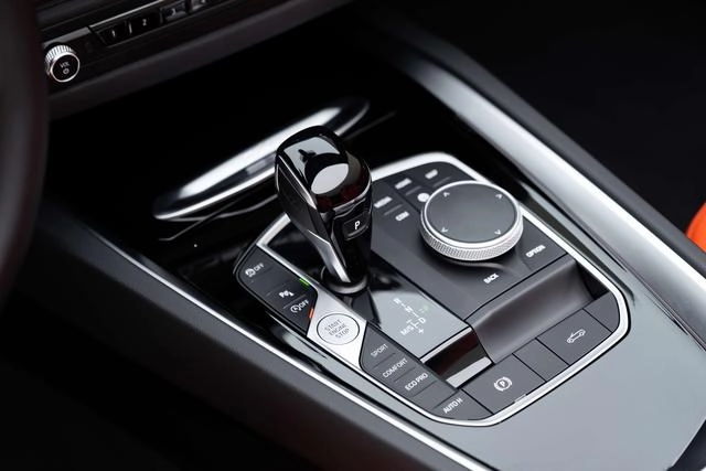 BMW Z4 2023 sDrive 25i M Conjunto deportivo interior foto 9