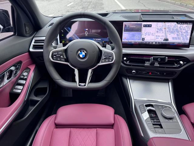 BMW 3 Series 2025 330i M Set de nuit de sport intérieur photo 13