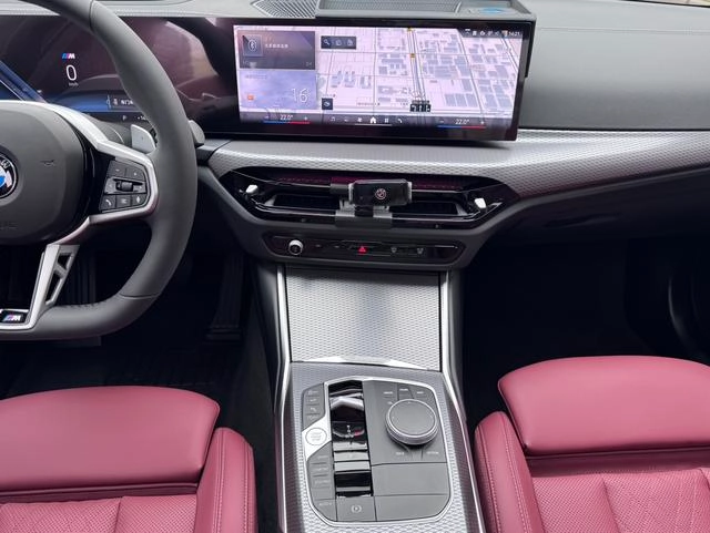 BMW 3 Series 2025 330i M Set de nuit de sport intérieur photo 14
