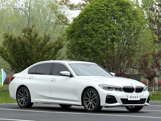 BMW 3 Series 2022 325Li M Sports suit exterior photo 3