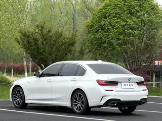 BMW 3 Series 2022 325Li M Sports suit interior photo 9