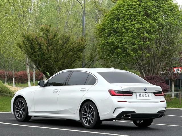 BMW 3 Series 2022 325Li M Sports suit interior photo 9