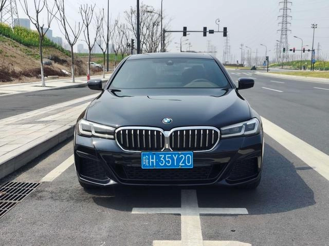BMW 5 Series 2023 530Li Leading Type M Sports suit exterior photo 2