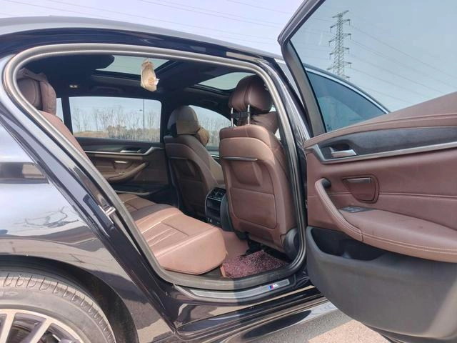BMW 5 Series 2023 530Li Leading Type M Sports suit exterior photo 7