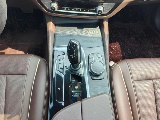 BMW 5 Series 2023 530Li Leading Type M Sports suit interior photo 12