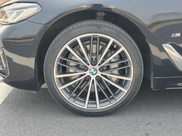 BMW 5 Series 2023 530Li Leading Type M Sports suit interior photo 15
