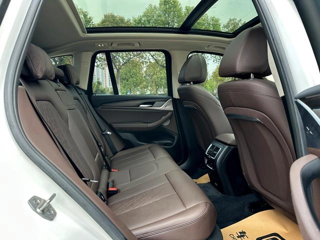 BMW X3 2022 xDrive30i Leading Type M Obsidian Night Suit interior photo 12
