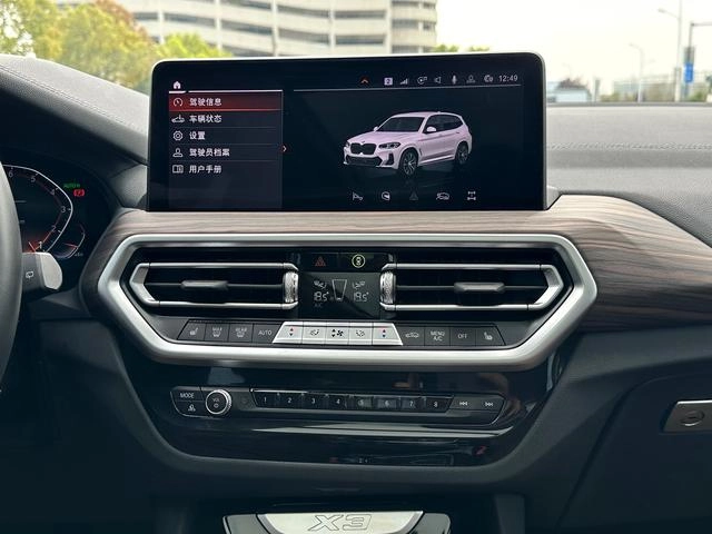BMW X3 2022 xDrive30i Leading Type M Obsidian Night Suit interior photo 13