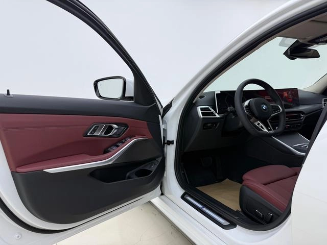 BMW 3 Series 2025 325Li M Conjunto deportivo exterior foto 6